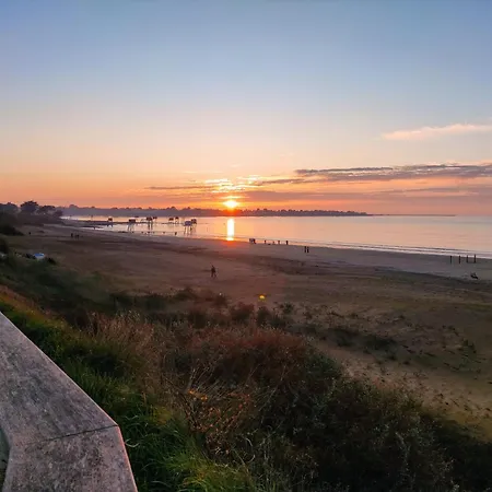 Ideal En Amoureux, Vue Et Jardin ! Lumineux A Tharon-plage *