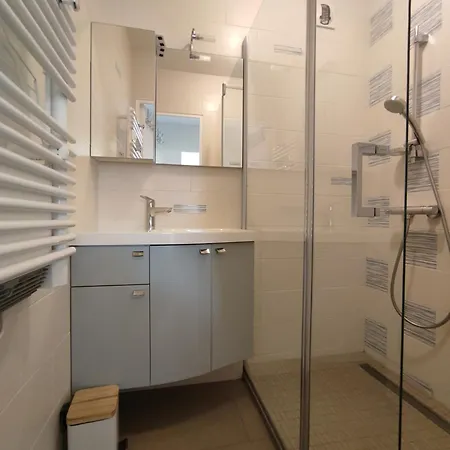 Ideal En Amoureux, Vue Et Jardin ! Lumineux A Tharon-plage *